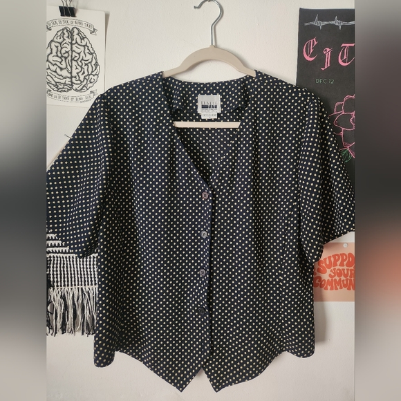 Button up - Picture 1 of 3